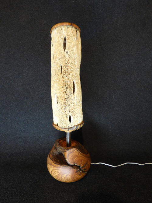 lampe "balise", bois d'olive noir et papaye